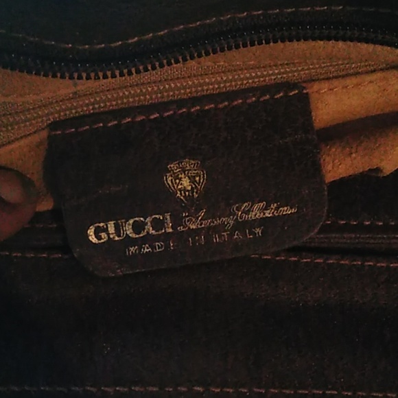 Style 1205 shoulder bag with front pocket. - Picture 2 of 3